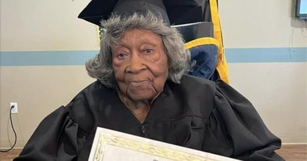 Woman From Mississippi Makes History, Earns GED at 90 Years Old