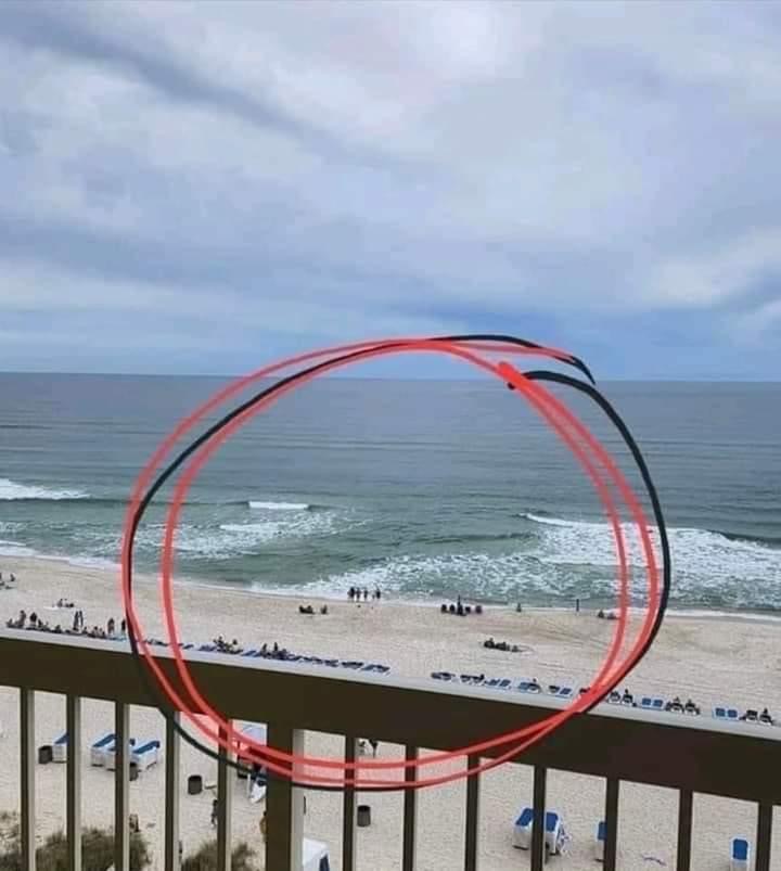 Why you should always avoid entering the sea in this area if you notice currents forming in this manner