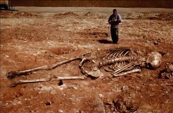 Archaeologists found human skeletons that are 5 meters high