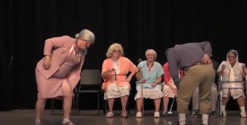 Nine “Grandmothers” assemble on stage, but when Grandpa in the end begins to dance, the audience goes wild…