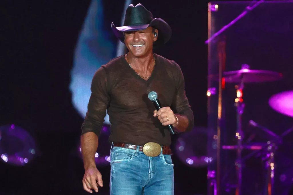 “Celebrating a Great Artist”: Tim McGraw Honors Toby Keith with Tribute Performance