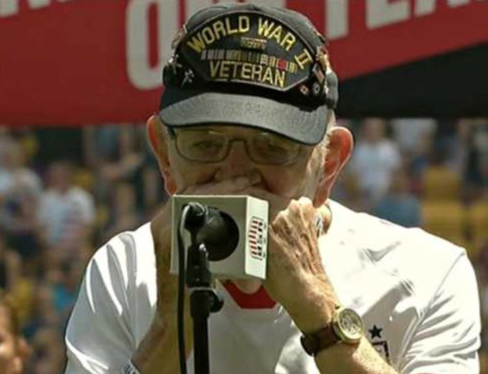 96-year-old WWII veteran brings entire stadium to its feet with humble anthem on the harmonica